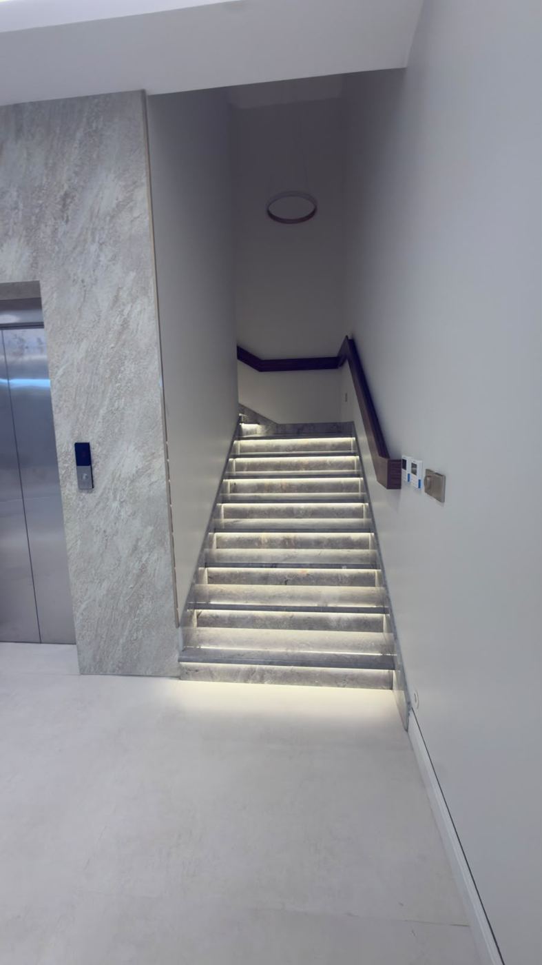Lower staircase with step lights
